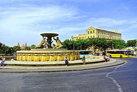 瓦莱塔广场上的三海神喷泉