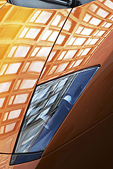 汽车,特写,正面,整流罩,兰博基尼,停放,反射,倒影,橙色,窗户,前灯,高层建筑,现代