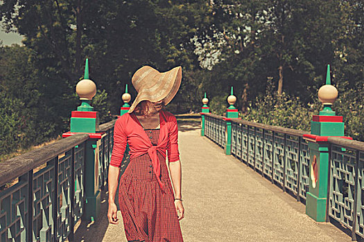 美女,戴着,红裙,站立,桥,公园