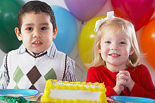 诺克斯维尔,田纳西,美国,两个孩子,气球,生日蛋糕