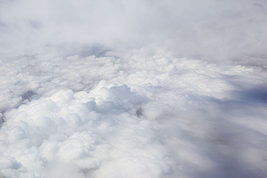飞机窗外的风景白云