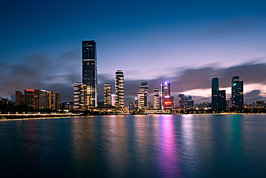 中国广东深圳南山后海湾都市夜景