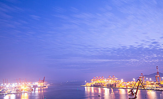 深圳市蛇口集装箱码头夜景