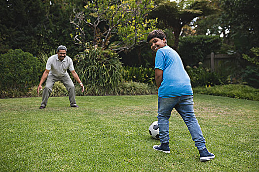 高兴,男孩,玩,足球,爷爷,公园,地点