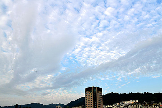 贵州遵义,美丽的鱼鳞云