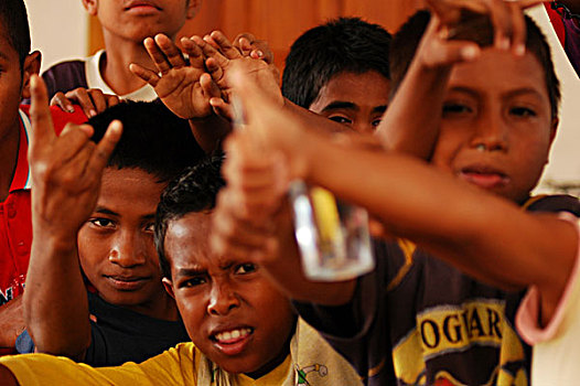 group,timorese,children,with,one,tongue,out