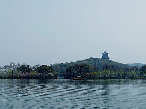 浙江杭州西湖苏堤雷峰塔