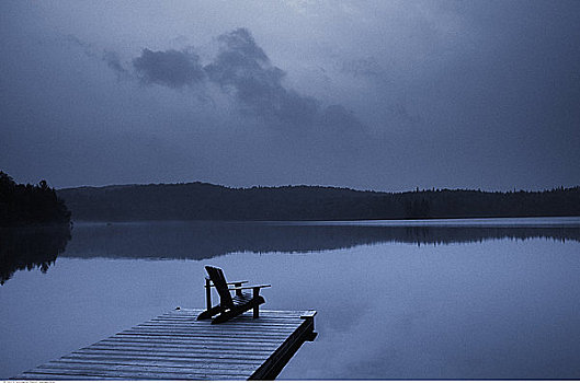 折叠躺椅,码头,阴天,劳伦琴山脉,魁北克,加拿大