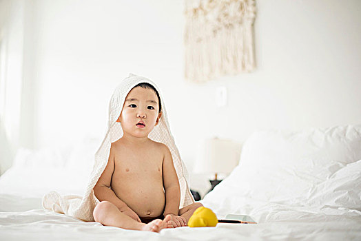 小男孩,兜帽,毛巾,床上