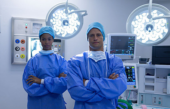 外科,站立,一起,双臂交叉,手术,手术室