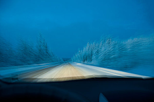 远景,驾驶,晚上,遥远,雪盖,道路,克卢恩国家公园,育空地区,加拿大