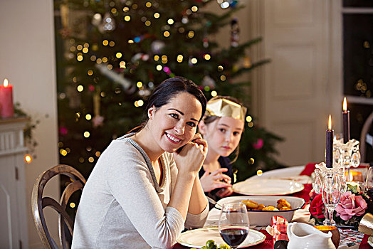 头像,微笑,母女,享受,烛光,圣诞晚餐