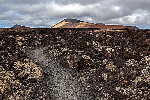 小路,熔岩原,火山地貌,火山,火山口,背影,兰索罗特岛,加纳利群岛,西班牙,欧洲