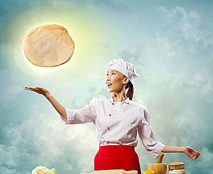 亚洲女性,烹饪,制作,比萨饼,站立,彩色背景