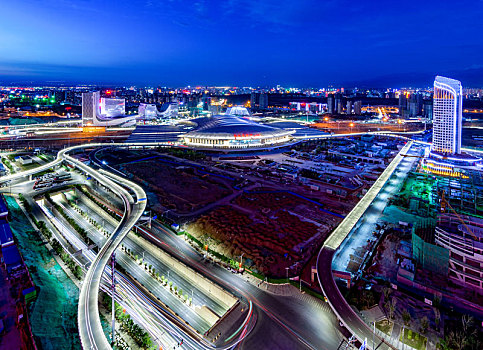 俯瞰乌鲁木齐新客站夜景全景