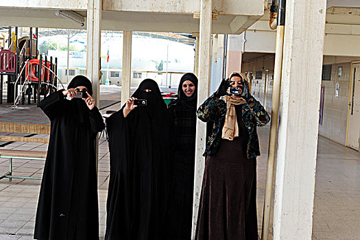 kuwait,city,teachers,with,burqas,taking,pictures