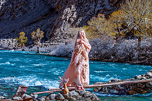 新疆,乡村,河流,河水,石桥,女人,摄影