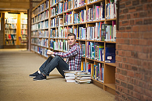 微笑,学生,坐,图书馆,地面,读