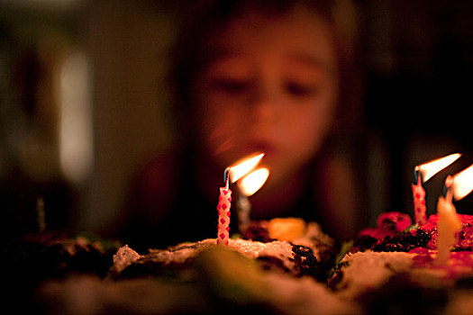 3岁,男孩,吹蜡烛,生日蛋糕