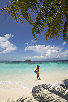 女孩,站立,热带沙滩,马尔代夫,印度洋