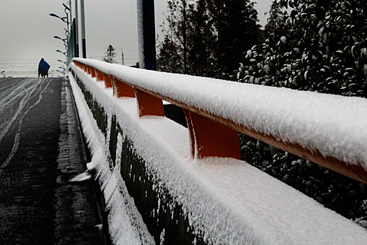 风雪夜归人,背影