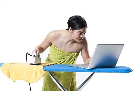 女人,熨烫,工作,笔记本电脑