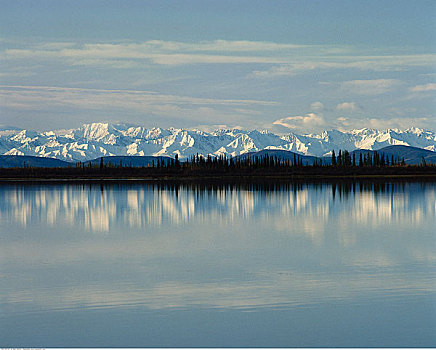 湖,山峦