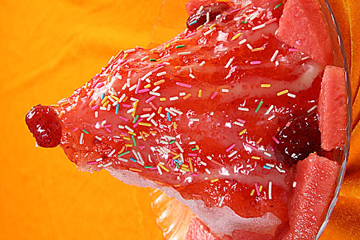 水果草莓刨冰