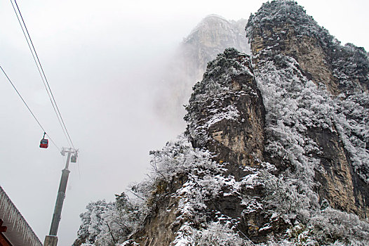 冰雪天天门山景区缆车