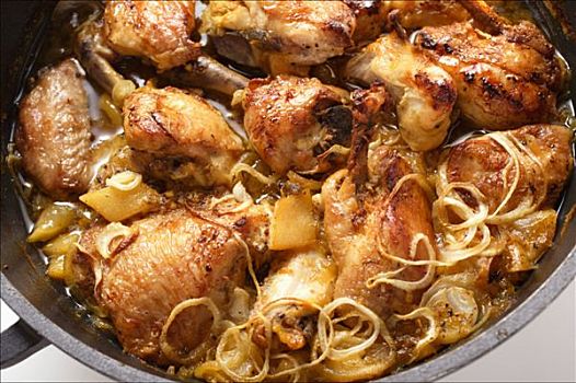 炖鸡,洋葱,铸铁,煎锅
