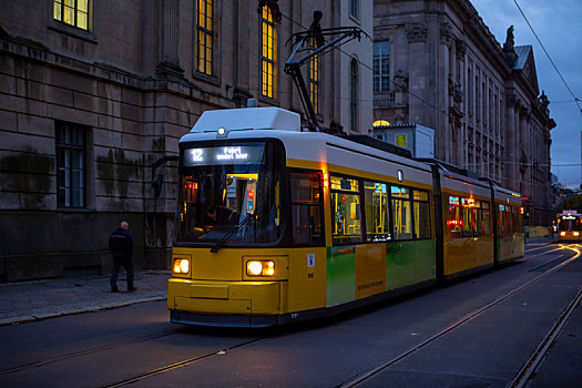 德国柏林博物馆岛公共运输系统轻轨电车