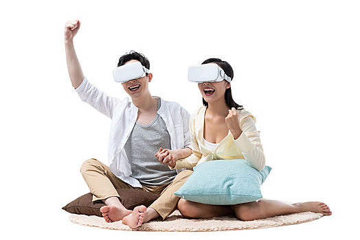 年輕情侶在家看VR電影