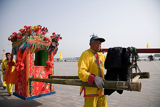 抬花轿