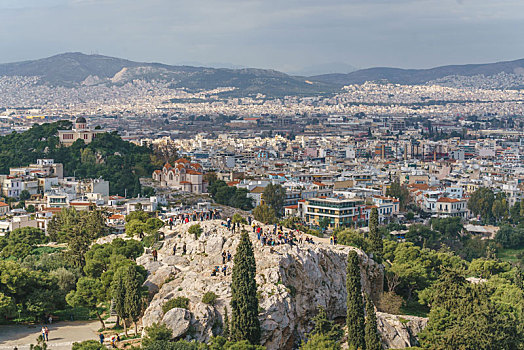 希腊雅典卫城内的亚略巴古岩石观景台