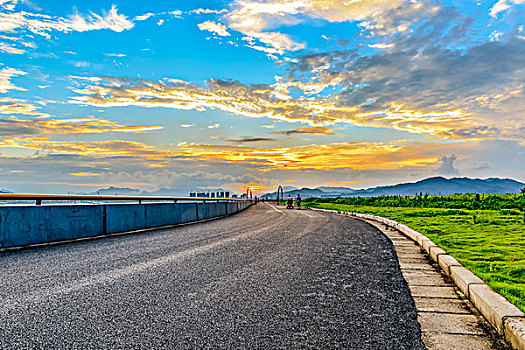 杭州自然风光道路与晚霞