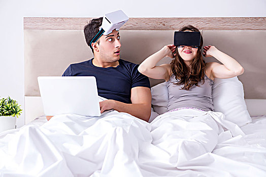 妻子,丈夫,虚拟现实,护目镜,床
