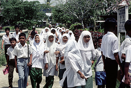 印度尼西亚,苏门答腊岛,岛屿,街景,穆斯林,女学生