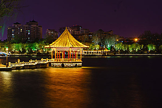 大明湖夜景