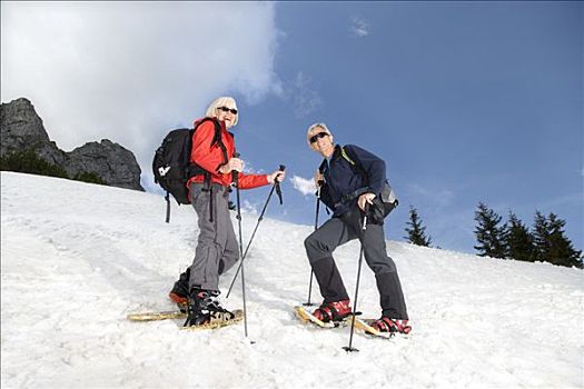 老年,夫妻,雪鞋,山峦