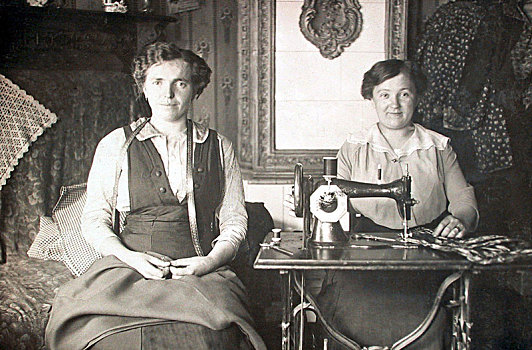两个女人,工作,缝纫机,女裁缝,20世纪30年代,德国,欧洲