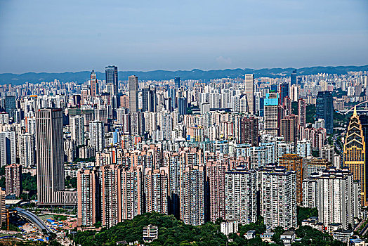 2042年重庆市南岸区南山一棵观景平台上俯瞰重庆渝中区