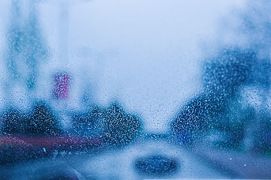 雨天环境朦胧的玻璃