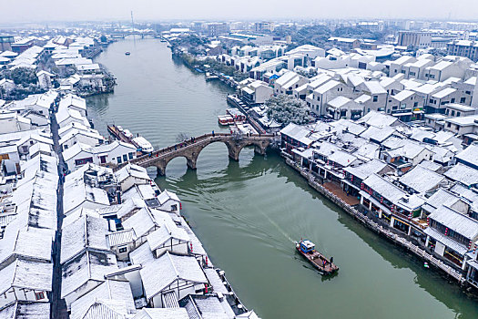 上海青浦江南水乡朱家角古镇雪景