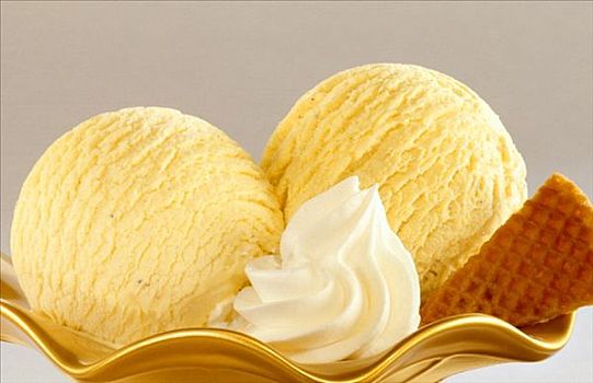 香草冰淇淋,奶油,威化脆皮