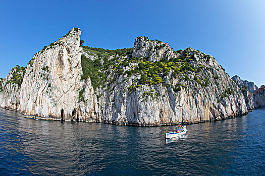 小,渔船,靠近,石灰石,悬崖,海中,卡普里岛,坎帕尼亚区,意大利
