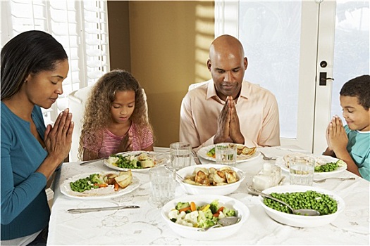家庭,饭前祷告,食物,在家