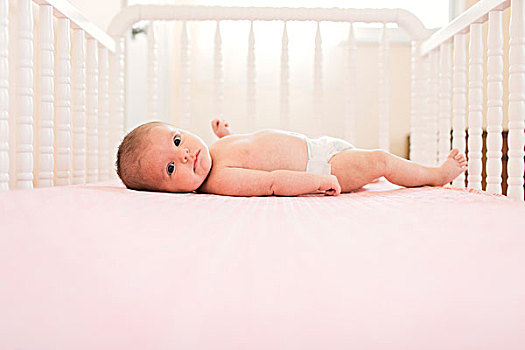 婴儿,穿,尿布,躺着,背影,白色,婴儿床