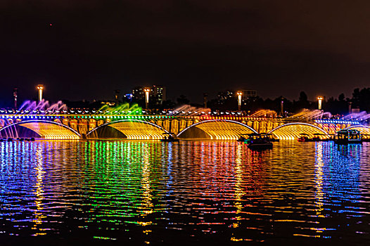 夏季的中国长春南湖公园夜景