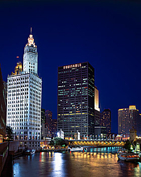里格利大厦,芝加哥河,芝加哥,伊利诺斯,夜晚