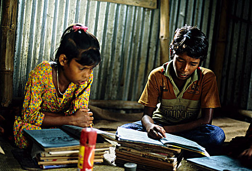 两个孩子,学习,授课,教室,社交,学校,达卡,孟加拉,教育,挤出,成长,进入,小学,只有